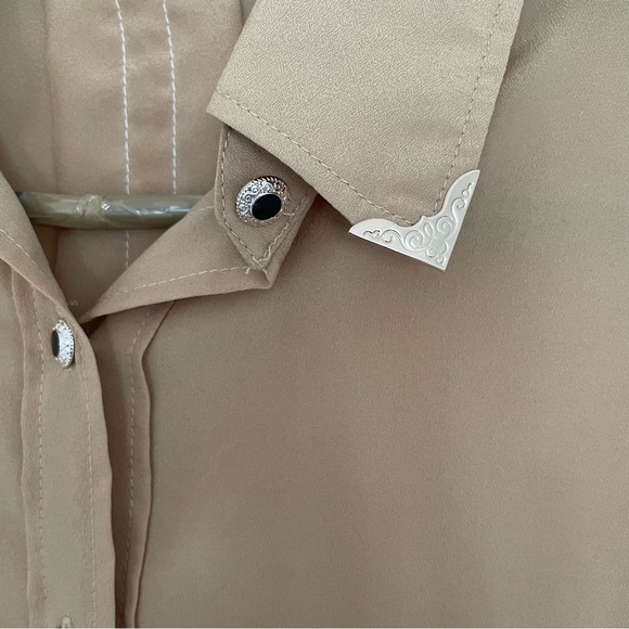 Unique collar tan blouse - Picture 4 of 4
